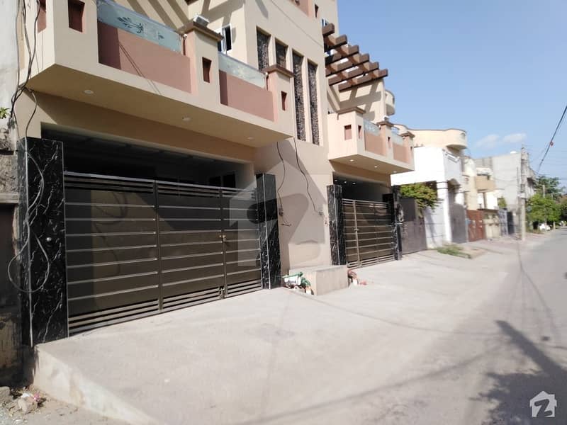 سرگودھا روڈ فیصل آباد میں 4 کمروں کا 5 مرلہ مکان 1.35 کروڑ میں برائے فروخت۔