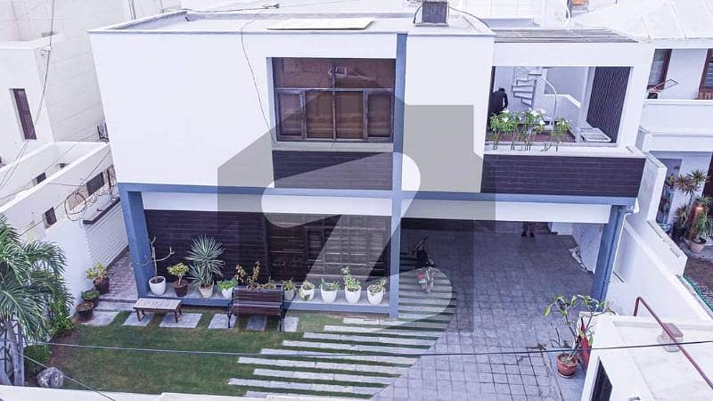 ڈی ایچ اے فیز 5 ڈی ایچ اے کراچی میں 5 کمروں کا 1 کنال مکان 10.7 کروڑ میں برائے فروخت۔