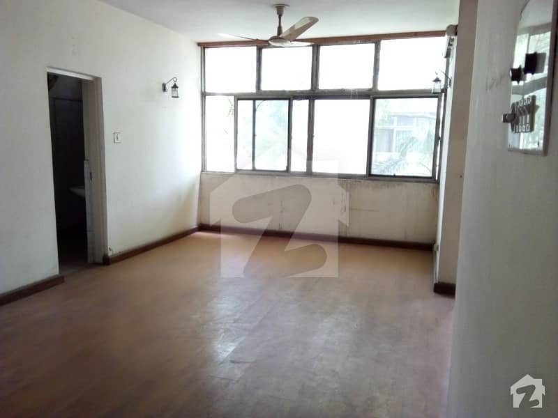 10 Marla  3 Bedroom's 1st Floor Flat Available For Sale