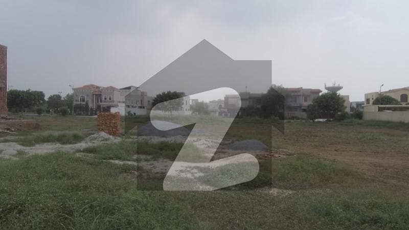 Ideal 5 Marla Residential Plot Available For Rs 7,400,000