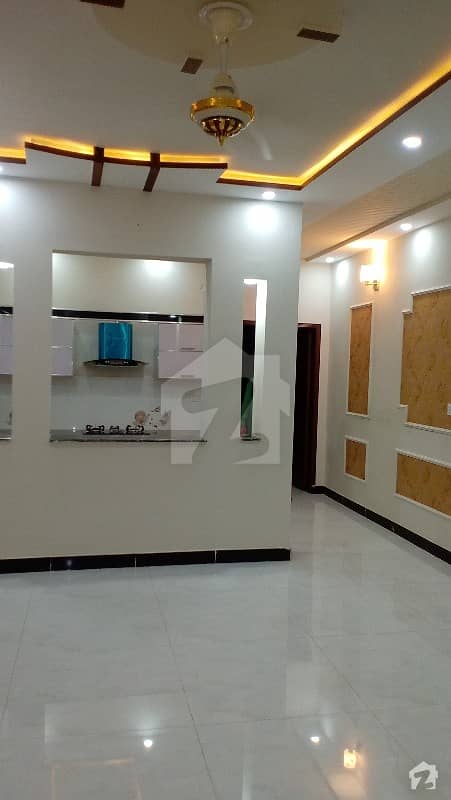 علامہ اقبال ٹاؤن لاہور میں 3 کمروں کا 4 مرلہ مکان 99 لاکھ میں برائے فروخت۔
