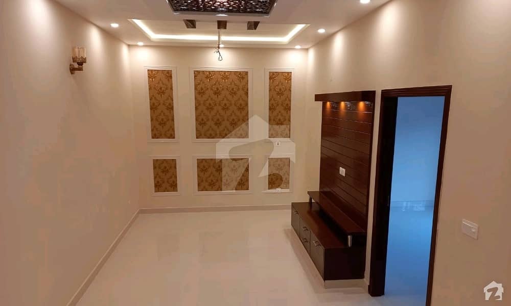 ماڈل ٹاؤن ۔ بلاک کیو ماڈل ٹاؤن لاہور میں 4 کمروں کا 5 مرلہ مکان 1.75 کروڑ میں برائے فروخت۔