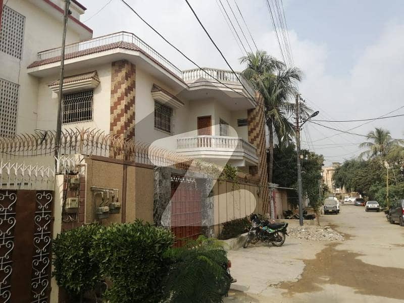 ناظم آباد 4 ناظم آباد کراچی میں 8 کمروں کا 17 مرلہ مکان 5.99 کروڑ میں برائے فروخت۔