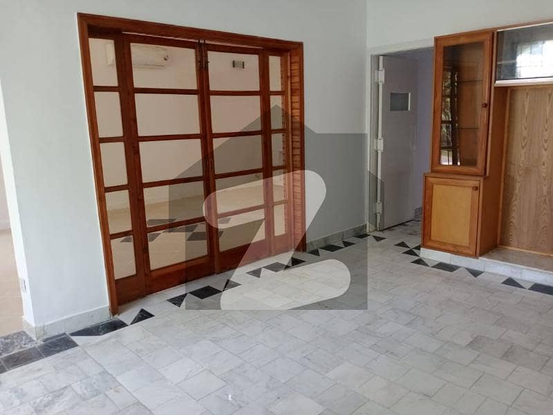 F-7 Fully Renovated 05 Bedroom Tiled Flooring Compact House