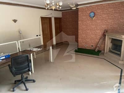 گارڈن ٹاؤن - علی بلاک گارڈن ٹاؤن لاہور میں 2 کمروں کا 10 مرلہ زیریں پورشن 65 ہزار میں کرایہ پر دستیاب ہے۔