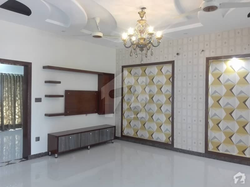 Buy A Great 2 Kanal House In A Prime Spot Of Lahore