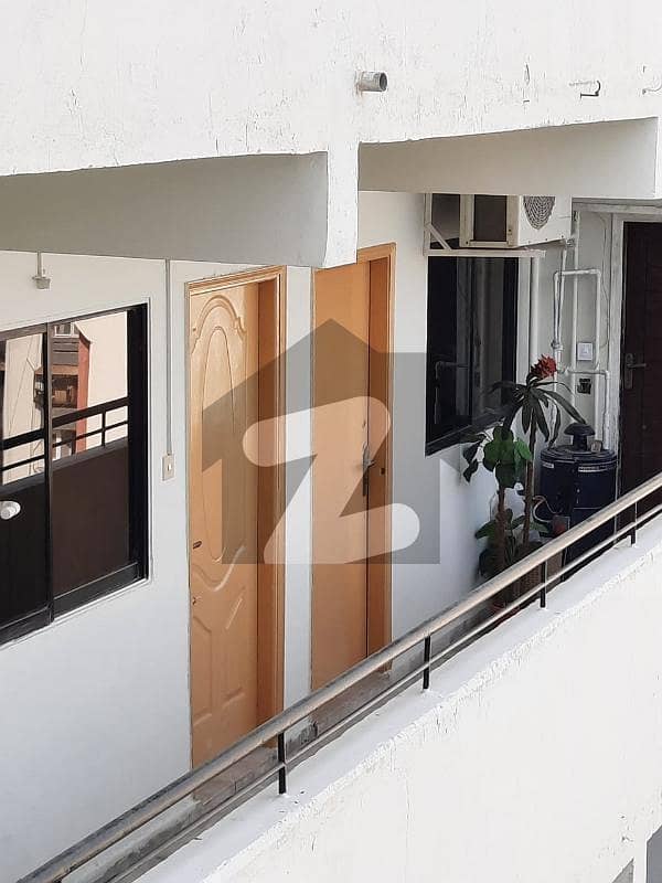 کلفٹن ۔ بلاک 2 کلفٹن کراچی میں 6 کمروں کا 7 مرلہ فلیٹ 1.95 کروڑ میں برائے فروخت۔