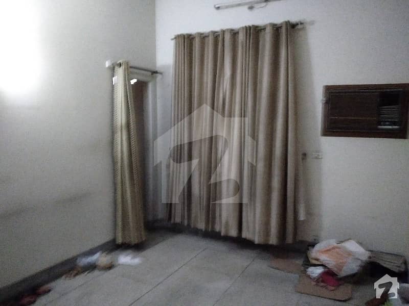 ماڈل ٹاؤن لِنک روڈ ماڈل ٹاؤن لاہور میں 2 کمروں کا 15 مرلہ زیریں پورشن 60 ہزار میں کرایہ پر دستیاب ہے۔