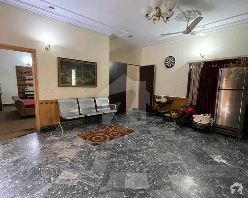 علامہ اقبال ٹاؤن لاہور میں 5 کمروں کا 10 مرلہ مکان 2.75 کروڑ میں برائے فروخت۔ علامہ اقبال ٹاؤن لاہور میں 5 کمروں کا 10 مرلہ مکان 2.75 کروڑ میں برائے فروخت۔