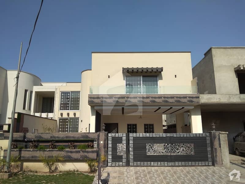ڈیوائن گارڈنز ۔ بلاک اے ڈیوائن گارڈنز لاہور میں 5 کمروں کا 14 مرلہ مکان 3.35 کروڑ میں برائے فروخت۔