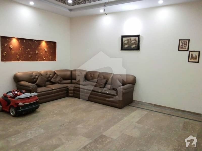 النور گارڈن فیصل آباد میں 5 کمروں کا 11 مرلہ مکان 2.3 کروڑ میں برائے فروخت۔
