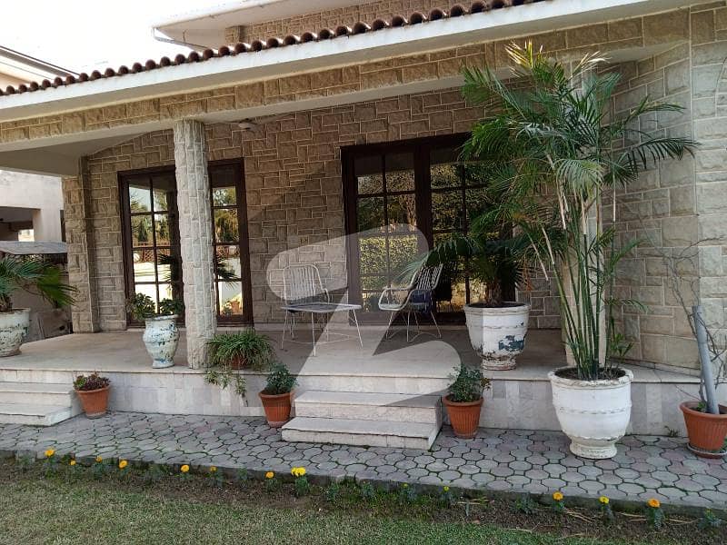 Prime Location 1000 Sq Yard Triple Storey House For Sale F-11 4