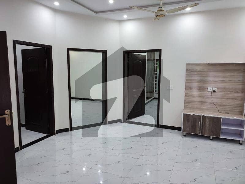 بحریہ آرچرڈ فیز 2 بحریہ آرچرڈ لاہور میں 5 کمروں کا 8 مرلہ مکان 1.75 کروڑ میں برائے فروخت۔