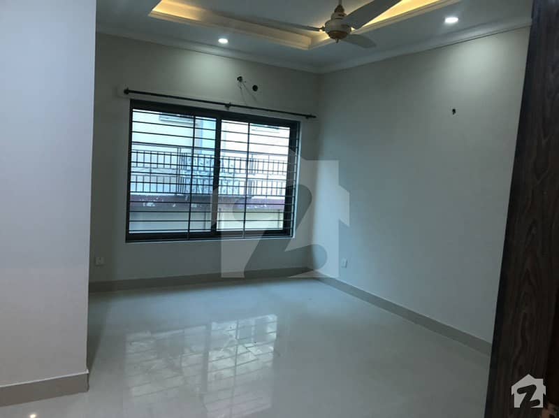 Upper Portion Available For Rent 10 Marla