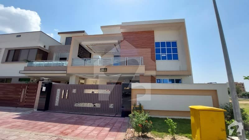 10 Marla Designer House For Sale in Bahria Town Phase 8
