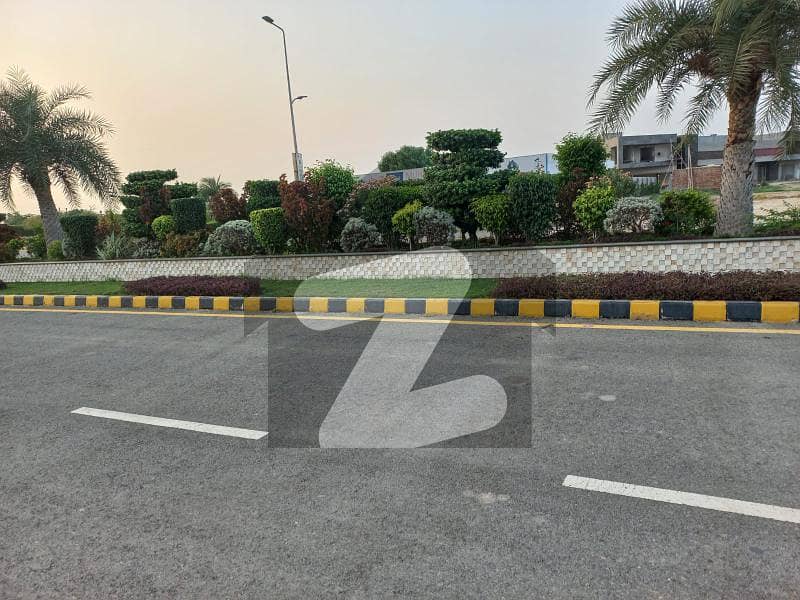 5 marla plot for sale in park avenue lahore