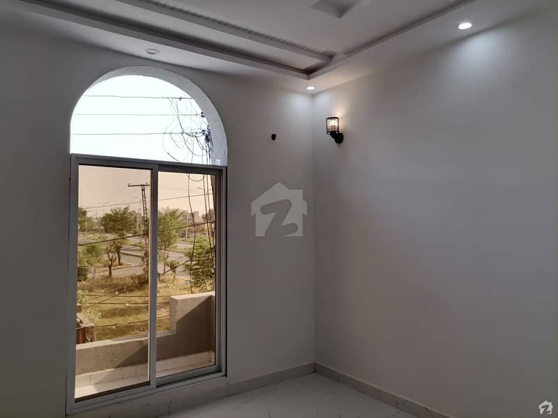 ایڈن بولیوارڈ ہاؤسنگ سکیم کالج روڈ لاہور میں 4 کمروں کا 5 مرلہ مکان 1.32 کروڑ میں برائے فروخت۔