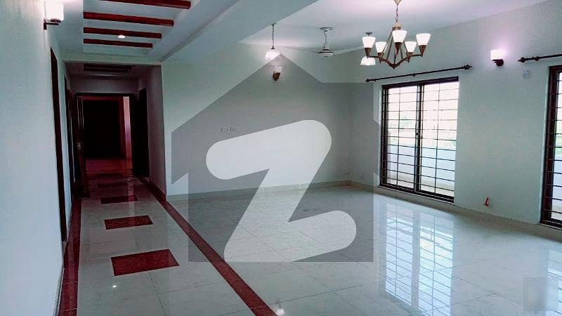 Ideal Location & Well Maintained 8th Floor Apartment For Sale In Askari 11 Sector B