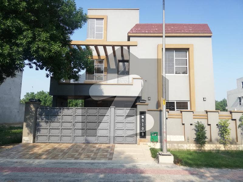10 Marla Beautiful House For Rent In Chambelli Block Sector C Bahria Town Lahore