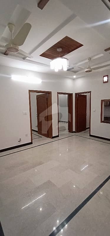 آئی ۔ 10 اسلام آباد میں 4 کمروں کا 5 مرلہ مکان 2.85 کروڑ میں برائے فروخت۔