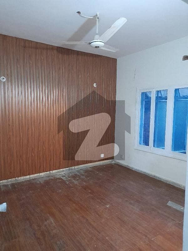 Stunning Lower Portion Is Available For Rent In Model Town - Block H