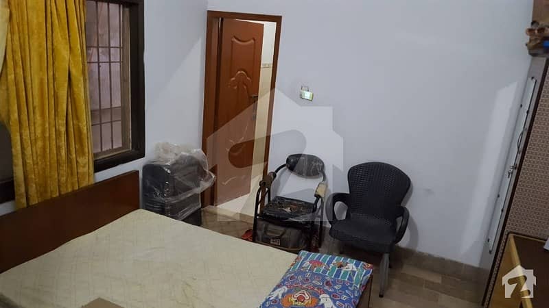 عابد ٹاؤن کراچی میں 6 کمروں کا 5 مرلہ مکان 2.5 کروڑ میں برائے فروخت۔