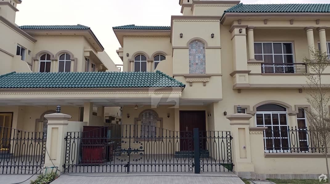 Spacious 10 Marla House Available For Sale In Multan Public School Road