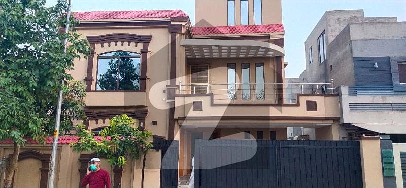 Luxurious Designer 10.66 Marla House For Sale In Bahria Town Lahore