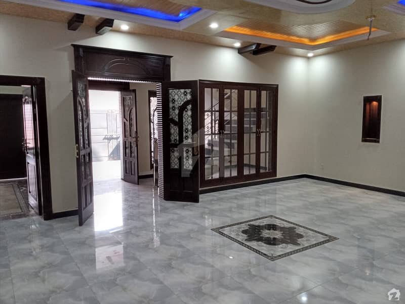 ورسک روڈ پشاور میں 7 کمروں کا 10 مرلہ مکان 3.25 کروڑ میں برائے فروخت۔