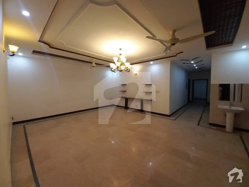 Beautiful  Kanal Upper Portion Of Rent With All Facilities Available