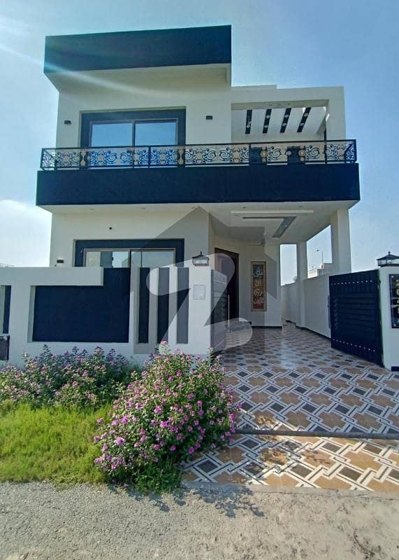 Abid Associate Offers 5 Marla House At Good Location Facing Park