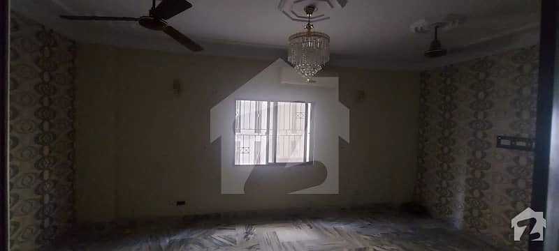 پی ای سی ایچ ایس بلاک 2 پی ای سی ایچ ایس جمشید ٹاؤن کراچی میں 3 کمروں کا 9 مرلہ فلیٹ 3 کروڑ میں برائے فروخت۔