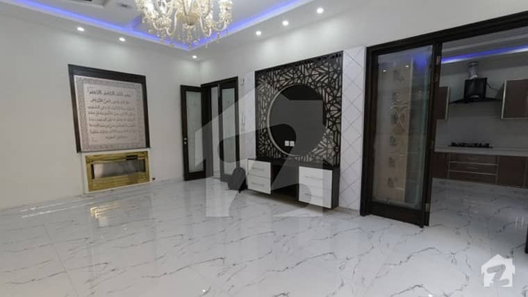 House Of 2 Kanal Available In Izmir Town
