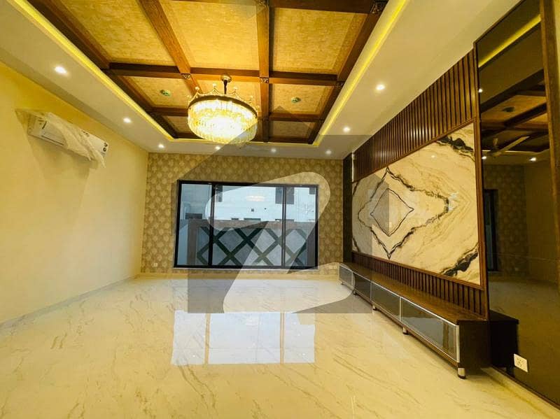 ویلینشیاء ہاؤسنگ سوسائٹی لاہور میں 5 کمروں کا 1 کنال مکان 3.6 کروڑ میں برائے فروخت۔