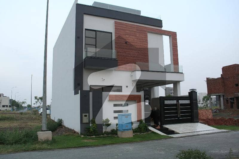 ڈی ایچ اے 9 ٹاؤن ڈیفنس (ڈی ایچ اے) لاہور میں 3 کمروں کا 5 مرلہ مکان 1.5 کروڑ میں برائے فروخت۔