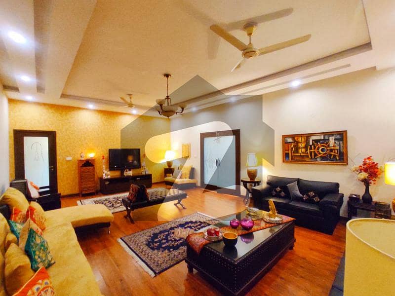 ڈی ایچ اے فیز 6 ڈیفنس (ڈی ایچ اے) لاہور میں 7 کمروں کا 2 کنال مکان 8 لاکھ میں کرایہ پر دستیاب ہے۔