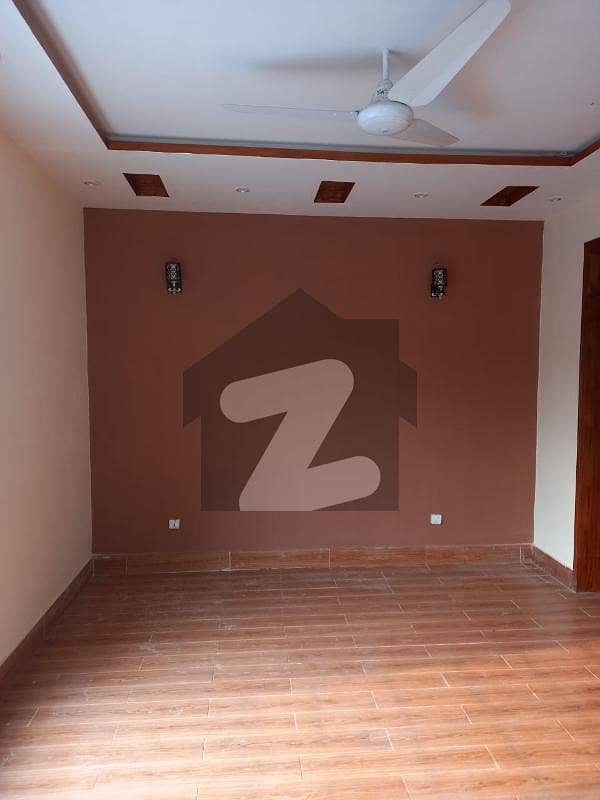 بحریہ آرچرڈ فیز 1 بحریہ آرچرڈ لاہور میں 5 کمروں کا 10 مرلہ مکان 2.25 کروڑ میں برائے فروخت۔