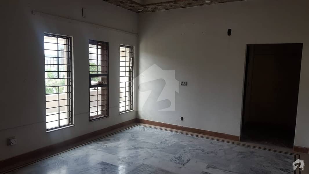 Centrally Located Upper Portion Available In Kohinoor City For Rent