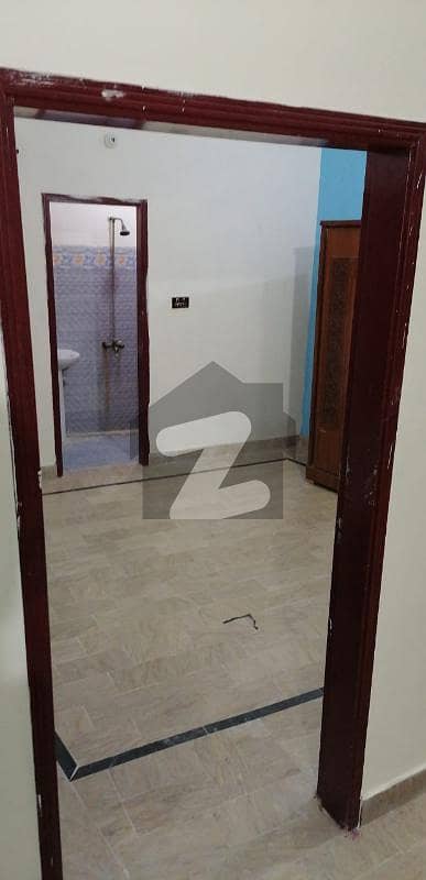 120sq Yd Ground Floor Portion In Gulshan. e. jamal