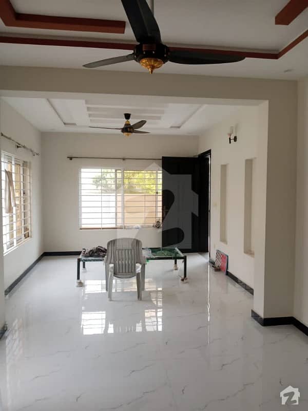سوان گارڈن اسلام آباد میں 6 کمروں کا 14 مرلہ مکان 3.4 کروڑ میں برائے فروخت۔