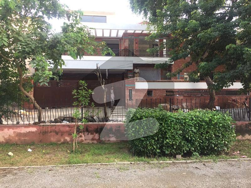 سرور روڈ کینٹ لاہور میں 5 کمروں کا 1 کنال مکان 3 لاکھ میں کرایہ پر دستیاب ہے۔