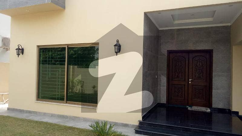 1 Kanal House Available For Sale.