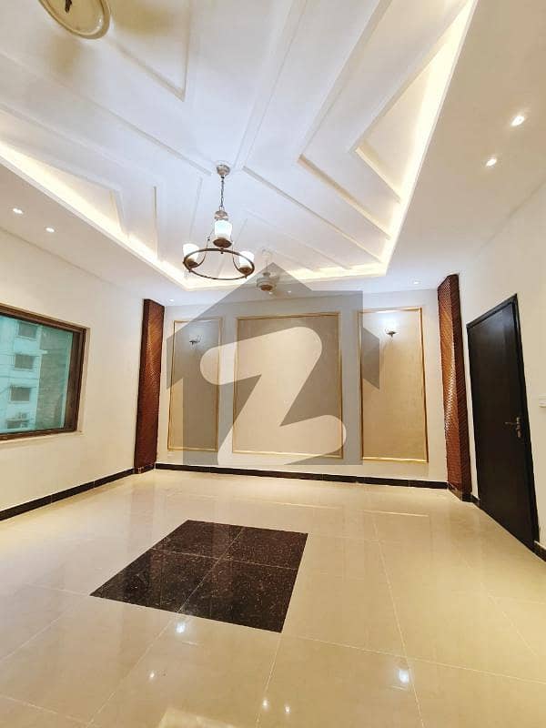 Newly Renovated 4 Bedroom Apartment Askari-10 Sector F For Sale