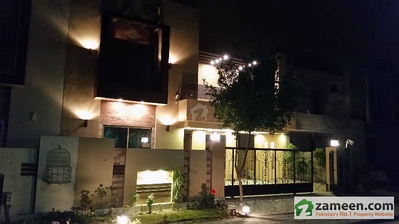 10 Marla Brand New Beautiful VIP House Top Class Finishing In Bahria Town Lahore