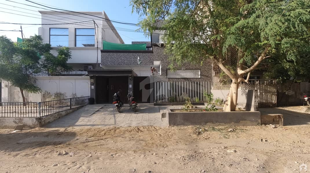نارتھ ناظم آباد ۔ بلاک آئی نارتھ ناظم آباد کراچی میں 5 کمروں کا 8 مرلہ مکان 3.8 کروڑ میں برائے فروخت۔