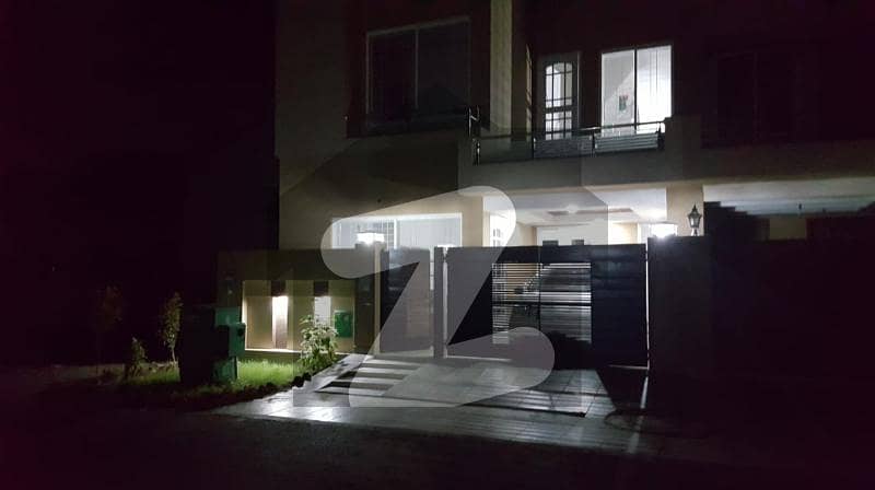 10 Marla House Available For Rent In Bahria Town Lahore