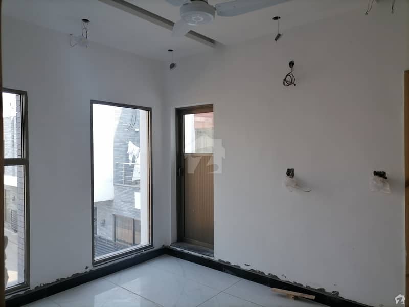 چوبرجی لاہور میں 6 کمروں کا 5 مرلہ مکان 1.7 کروڑ میں برائے فروخت۔