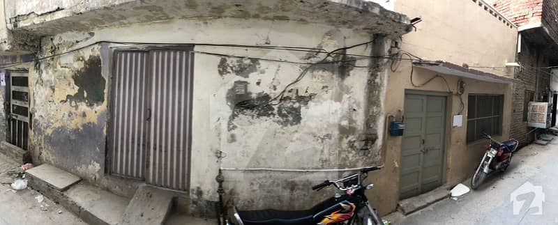 چمن پارک لاہور میں 6 کمروں کا 12 مرلہ مکان 1.44 کروڑ میں برائے فروخت۔