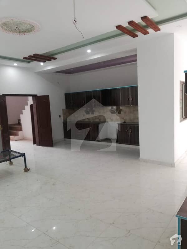 علامہ اقبال ٹاؤن لاہور میں 5 کمروں کا 10 مرلہ مکان 90 ہزار میں کرایہ پر دستیاب ہے۔