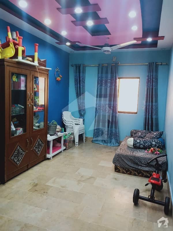 عزیز آباد گلبرگ ٹاؤن کراچی میں 2 کمروں کا 3 مرلہ فلیٹ 40 لاکھ میں برائے فروخت۔